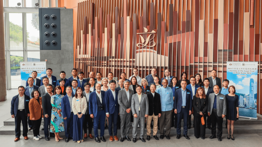 律師會在周日安排嘉賓參觀立法會。（香港律師會提供）