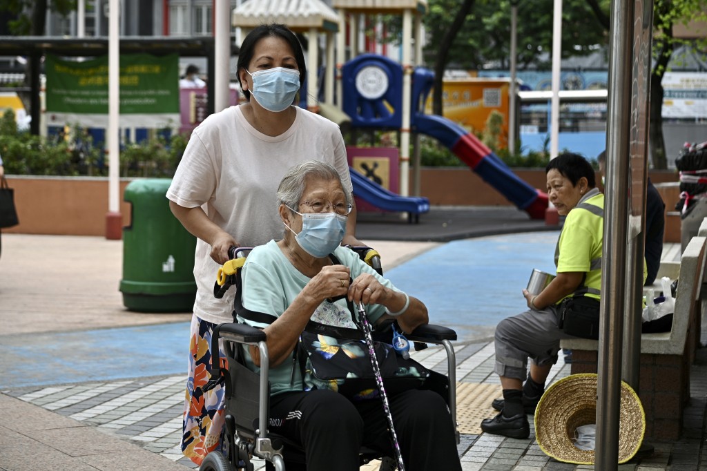 本港人口趨向高齡化，預期壽命亦有所增加。資料圖片