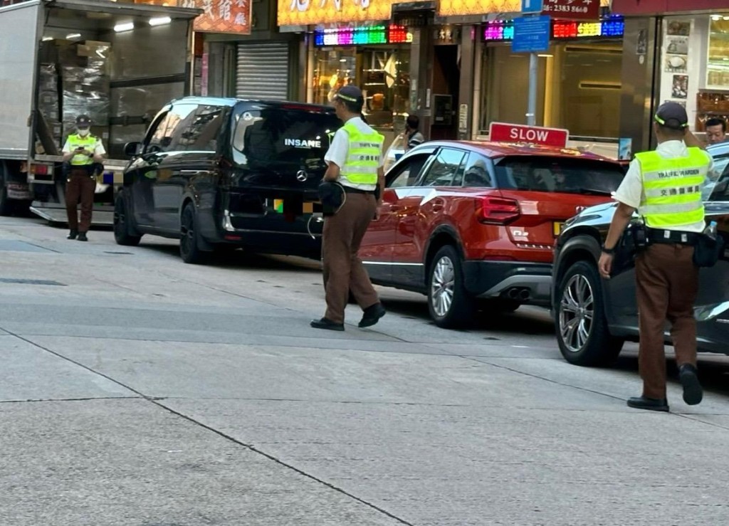 九龙城警区联同西九龙总区交通部人员昨日（10日）进行交通日，在区内多个交通黑点采取执法行动。