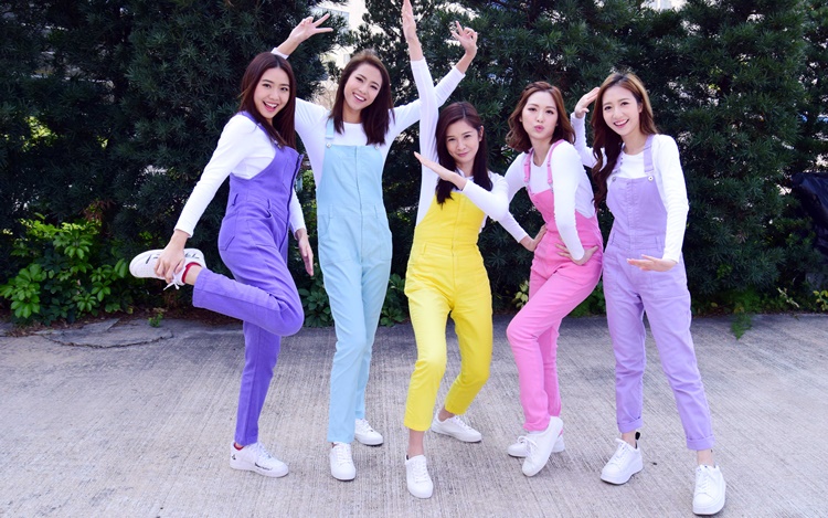 《学是学非》令何依婷学会做主持工作。