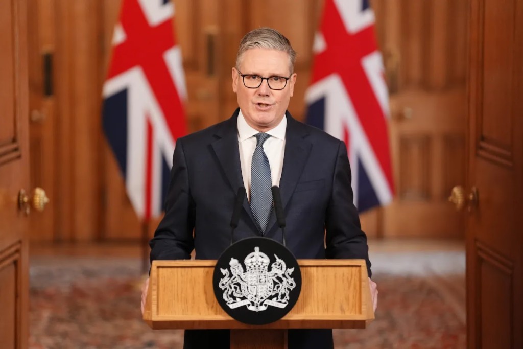 英國首相施紀賢狠批根本不應邀請Kanye演出該音樂節。 英國首相施紀賢狠批根本不應邀請Kanye演出該音樂節。
