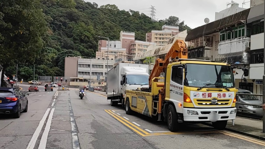 警方於行動中拖移6輛造成嚴重阻塞的車輛。警方圖片