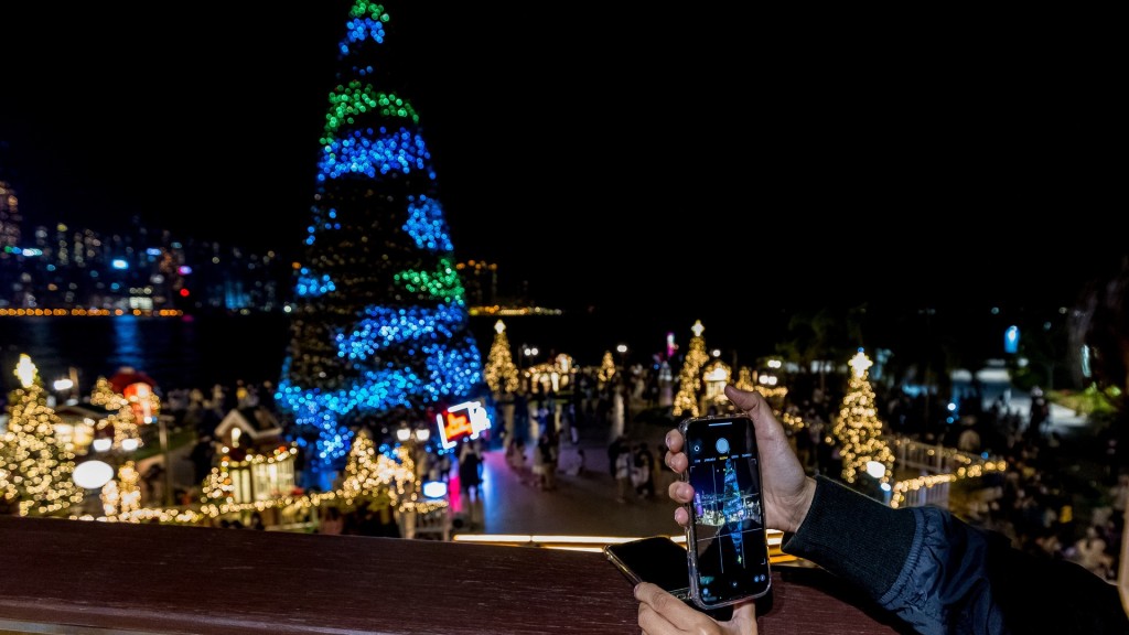 「七彩幻变圣诞树」是今年全港最高、最巨型。旅发局图片