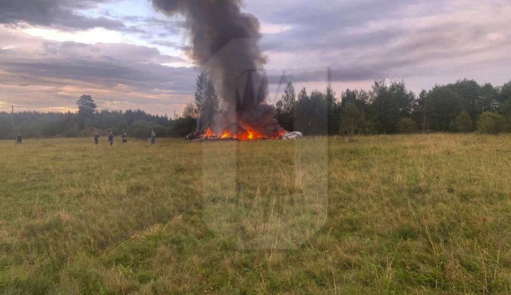 飞机在特维尔州西北部库仁基诺村附近坠毁。美联社