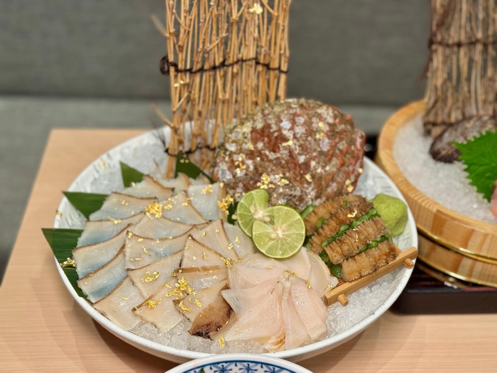 6位成人光顧「肉佐」【Level 5】餐目,每位客人即可獲赤貝刺身一份;6位或以上客人惠顧更即送澳洲大鮑魚刺身一份或赤貝刺身(需預訂) 6位成人光顧「肉佐」【Level 5】餐目,每位客人即可獲赤貝刺身一份;6位或以上客人惠顧更即送澳洲大鮑魚刺身一份或赤貝刺身(需預訂)