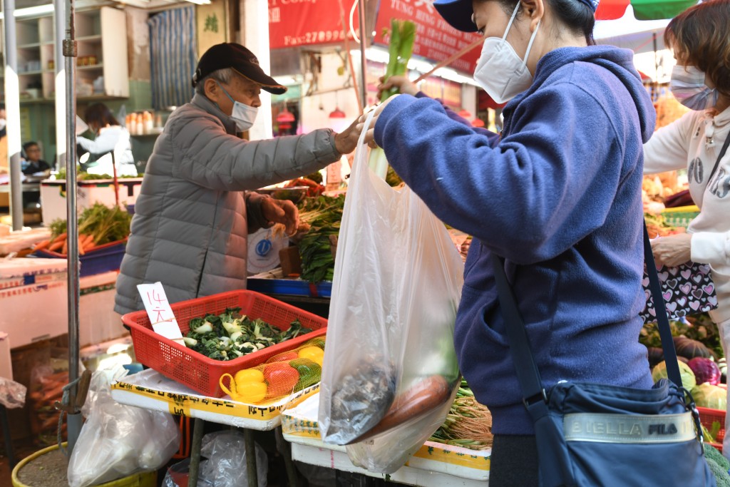 環保署會加強在街市等就膠袋徵費進行宣傳。資料圖片