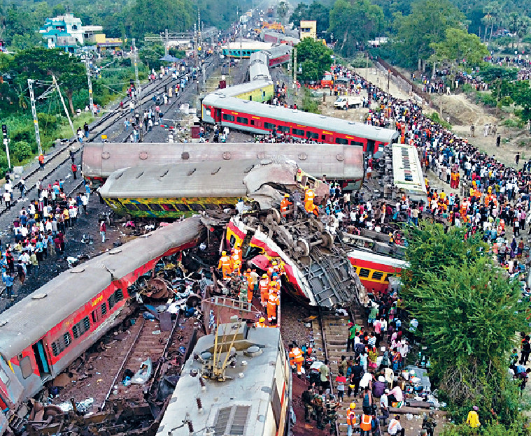 ■印度3列火車日前相撞。