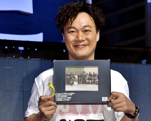 Eason表示兴幸遇上一班「傻人」，跟他一起做「傻事」出碟。