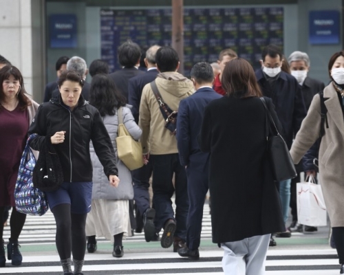 美日兩國都有一個傾向,想將新冠肺炎當一般流感處理。(AP)