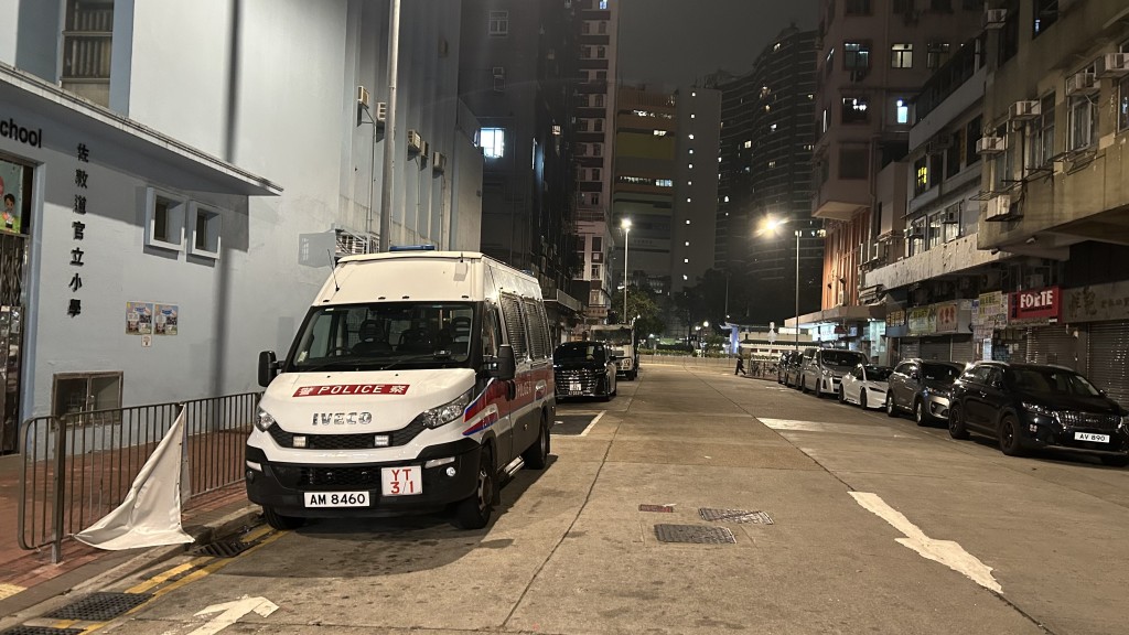 油麻地發生傷人案，警員接報到場調查。蔡楚輝攝