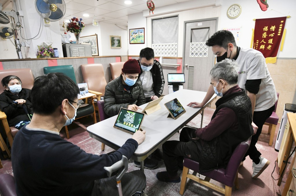 《報告》全面回顧及總結本屆政府在「精準扶貧」工作上的核心目標、策略與階段性成效。 《報告》全面回顧及總結本屆政府在「精準扶貧」工作上的核心目標、策略與階段性成效。