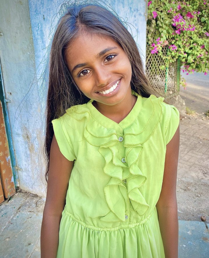 馬萊莎不僅笑容可掬，眼神也很清澈。Instagram@maleeshakharwa