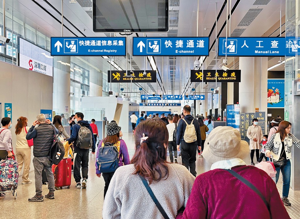 年初一至年初四的訪港旅客人次估計約75萬人次，超過疫情前春節黃金周同期水平。