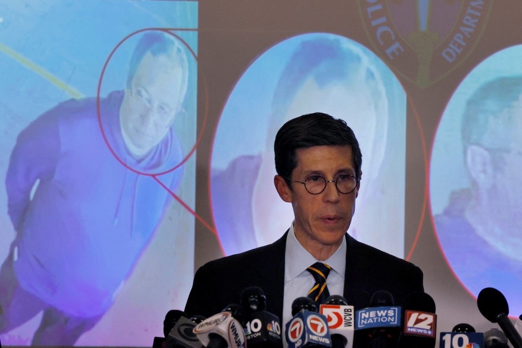 普羅維登斯市長斯米利宣布布朗大學槍擊案中槍手瓦倫特（背後圖片）已經身亡。路透社