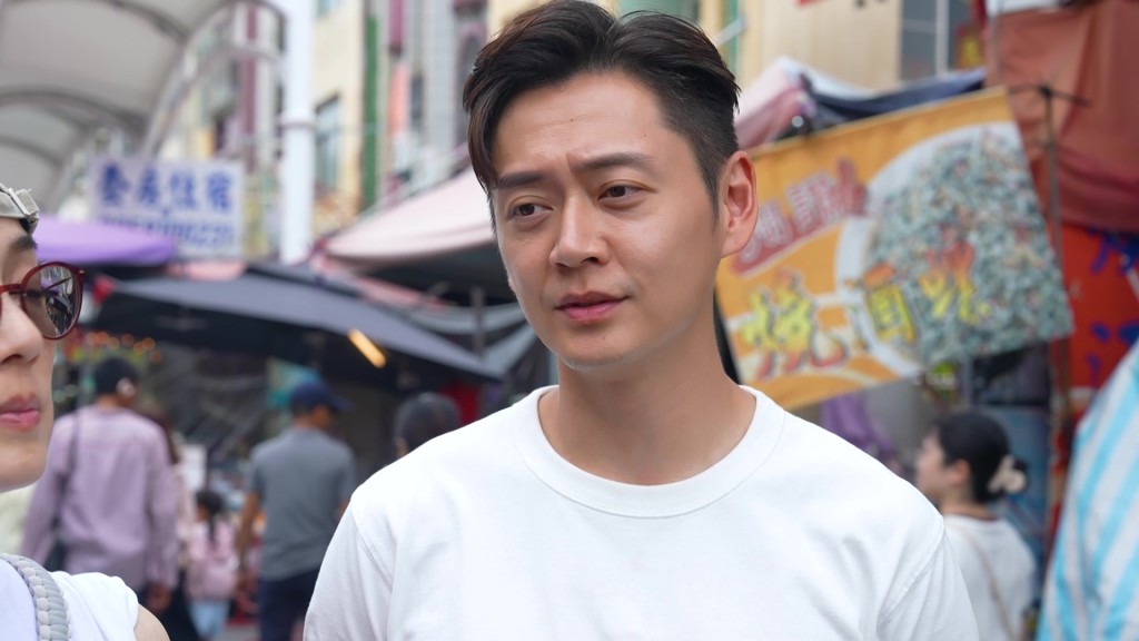 張振朗在旗津街頭,神情凝重地反思這次「中伏」經驗。 張振朗在旗津街頭,神情凝重地反思這次「中伏」經驗。