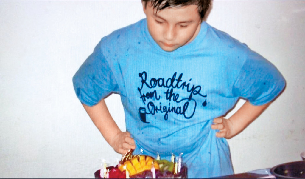 好鬼為食■肥仔最愛食，童年Jeffrey望住蛋糕流口水。