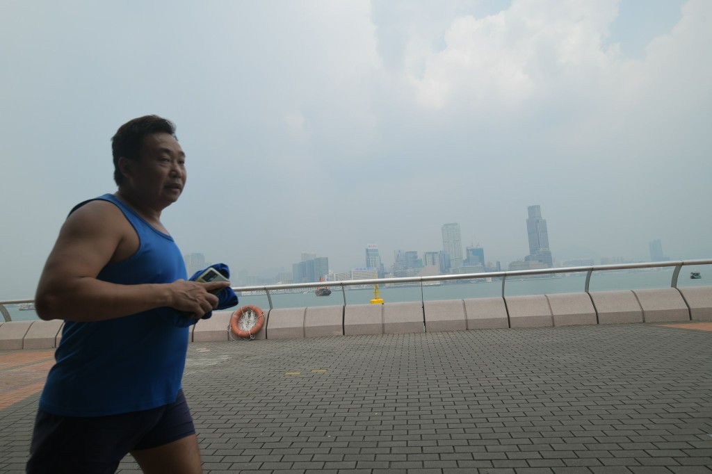 香港連日來被煙霞籠罩。