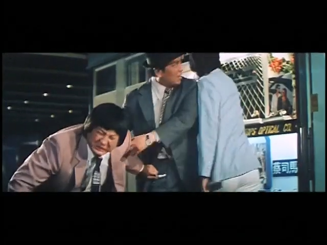洪金寶於1982年憑自導自演的警匪片《提防小手》，奪得《第二屆香港電影金像獎》最佳男主角。