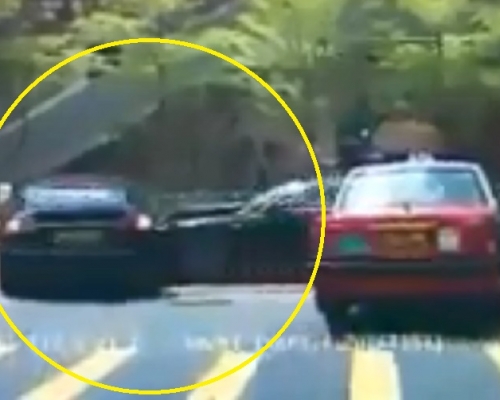 尖沙嘴九龍公園徑2車相撞。網上圖片