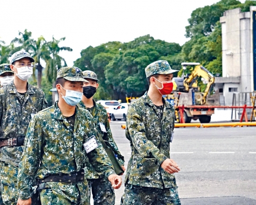 台灣高雄陸軍步兵訓練指揮部發生軍人被炸傷事件。