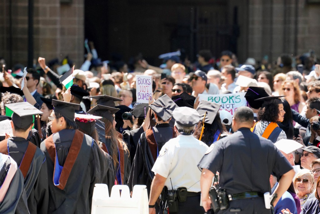 耶魯至少150名畢業生離座抗議加沙戰爭。路透社