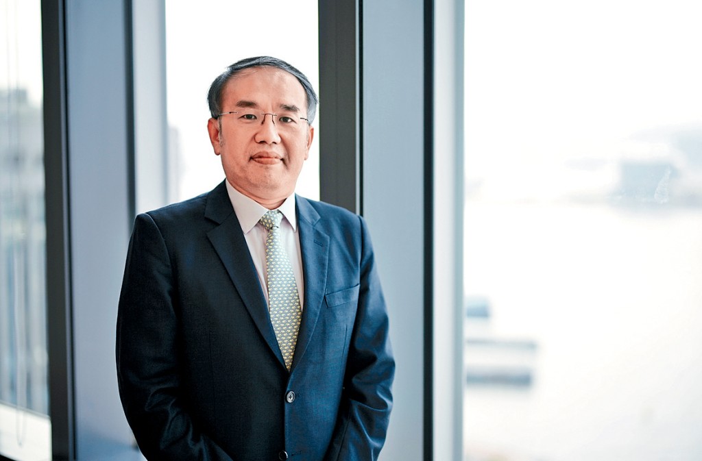 許正宇撰文指出，在全球經濟波動下，香港金融市場展現強勁韌性。