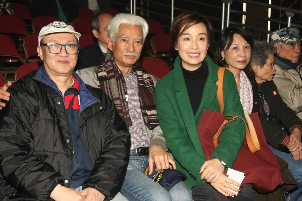 高雄(左二)及江美儀(左三)到場。