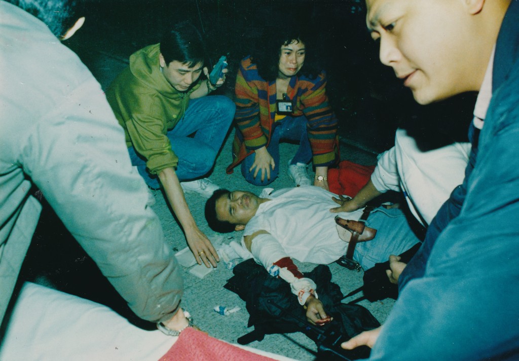 1993年太平馆劫案警方与歹徒在街头驳火，更有警察受伤。