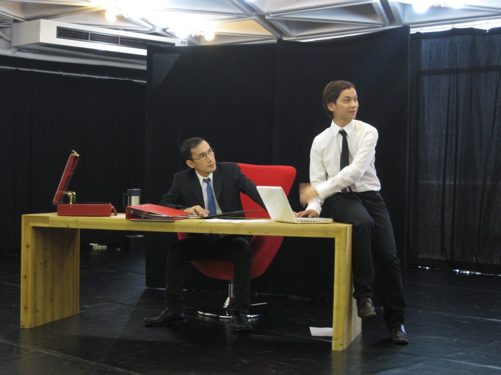 鄧智堅在劇場浸淫多年，2008年獲詹瑞文賞識加入劇團成為全職演員，曾演出《潮性辦公室》等舞台劇。