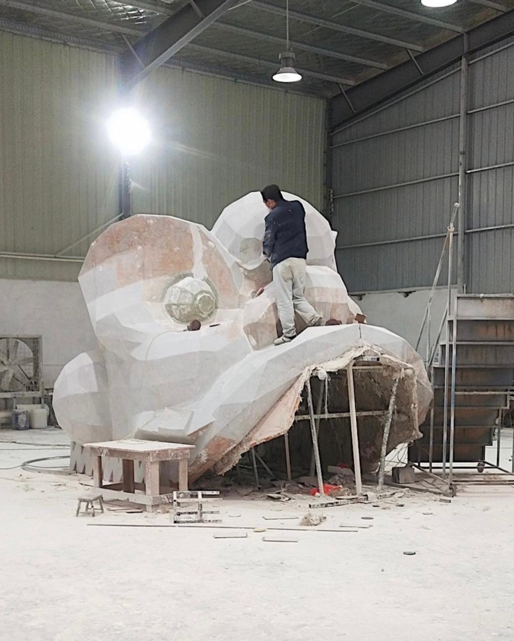 巨型獅頭製作過程。