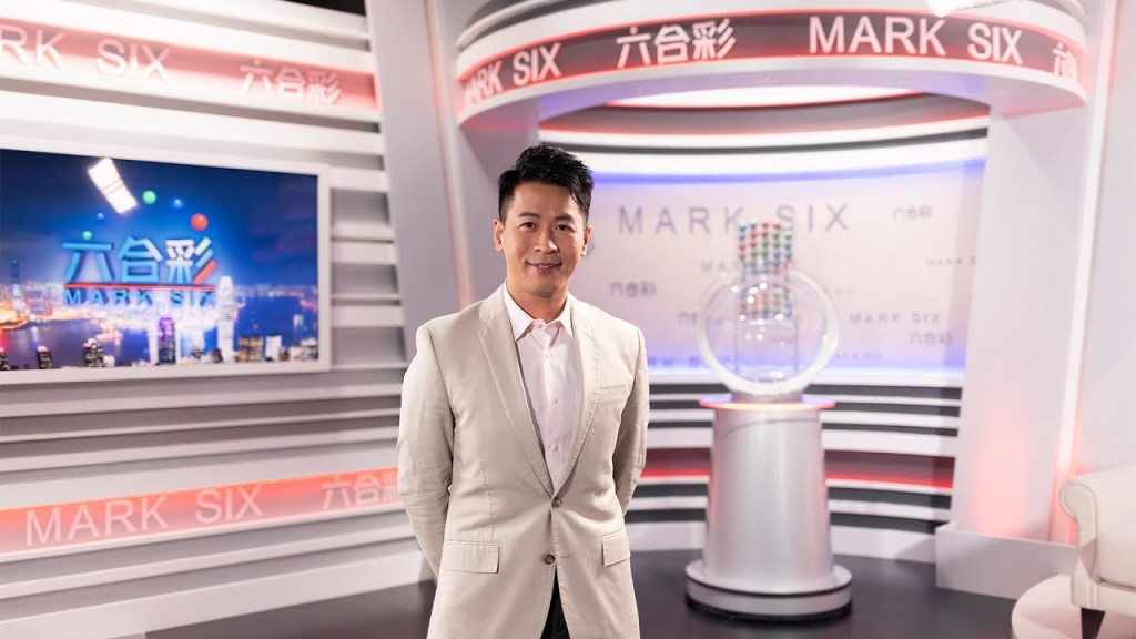 蔡國威是六合彩元老主持。 蔡國威是六合彩元老主持。