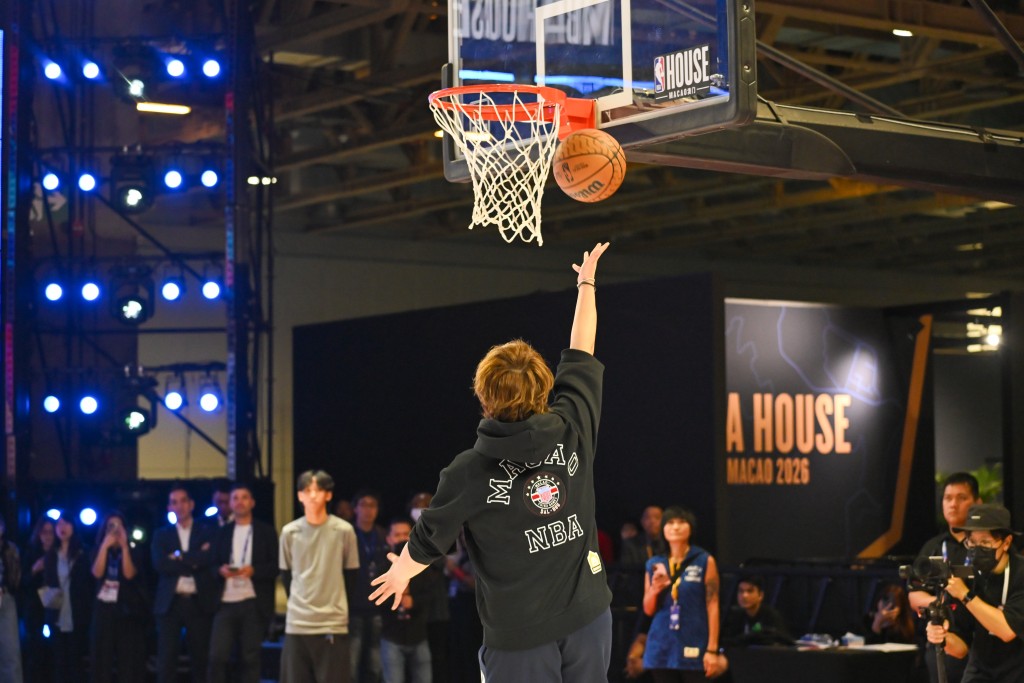 姜濤、MC JIN及林書豪亮相NBA中國賽。攝影:魏國謙 姜濤、MC JIN及林書豪亮相NBA中國賽。攝影:魏國謙
