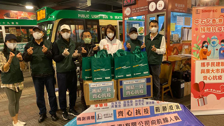 李慧琼今日到九龍城派發物資。