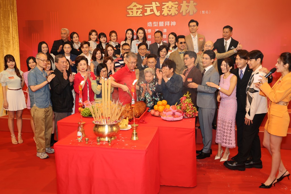 郭晋安出席新剧《金式森林》拜神仪式。