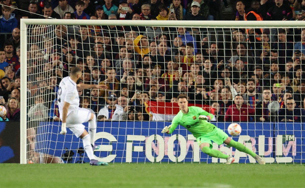 宾斯马在西班牙杯作客巴塞隆拿于超过9万球迷面前大演帽子戏法。Reuters