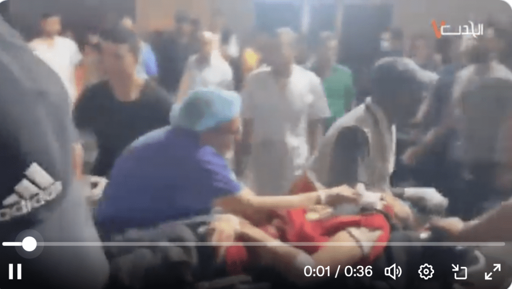 網上流傳一段視頻，醫院被轟炸後，傷亡嚴重。