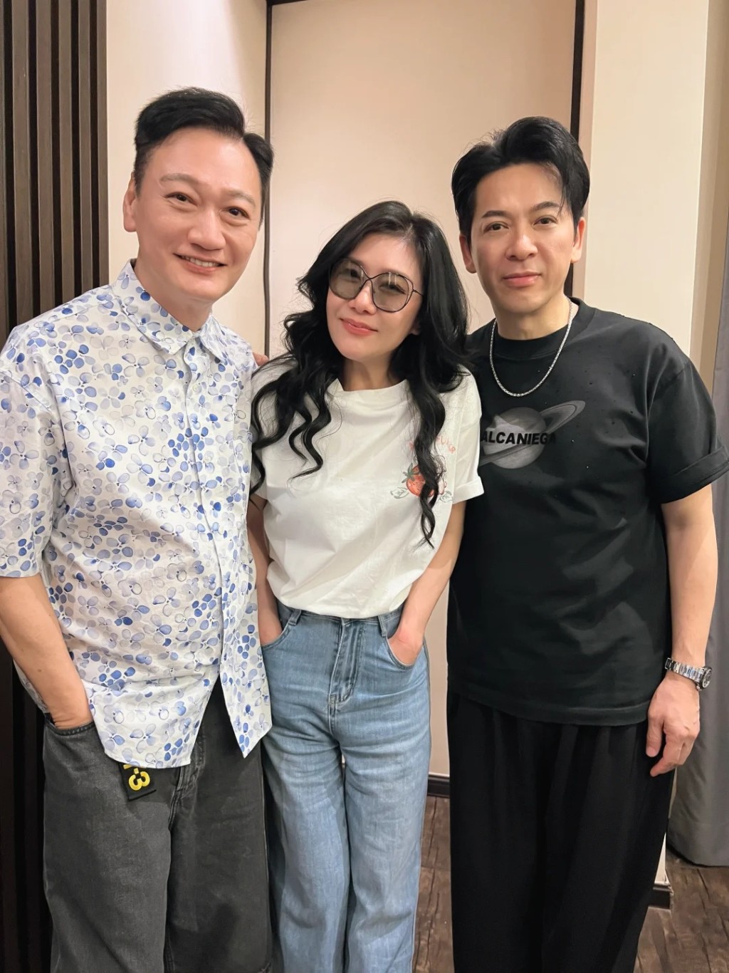 近日張慧儀在社交平台,分享與郭政鴻、陶大宇的合照,掀起網民的回憶殺。 近日張慧儀在社交平台,分享與郭政鴻、陶大宇的合照,掀起網民的回憶殺。