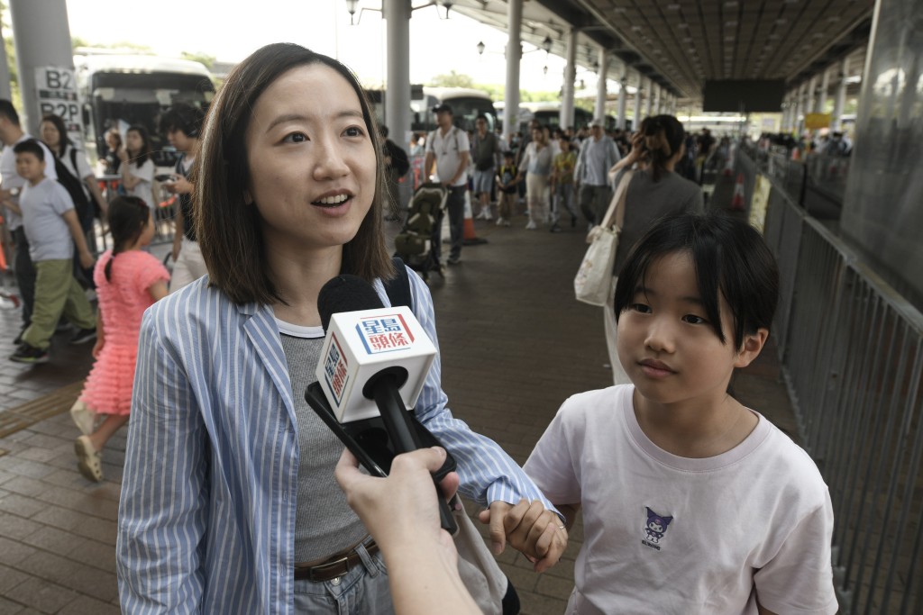王女士與女兒到深圳兩日，期間會約朋友在商場吃飯，預計消費約500元。