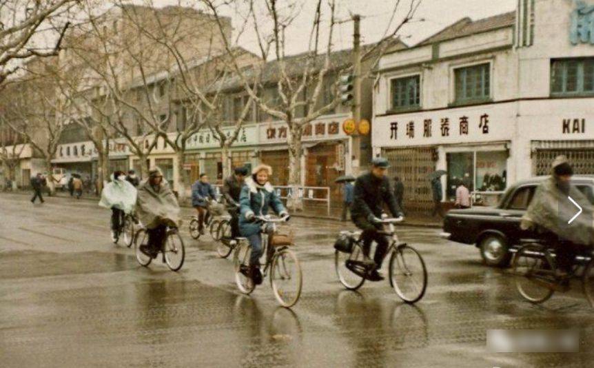 上世紀八、九十年代,單車仍是民眾主要代步工具。@看懂上海 上世紀八、九十年代,單車仍是民眾主要代步工具。@看懂上海