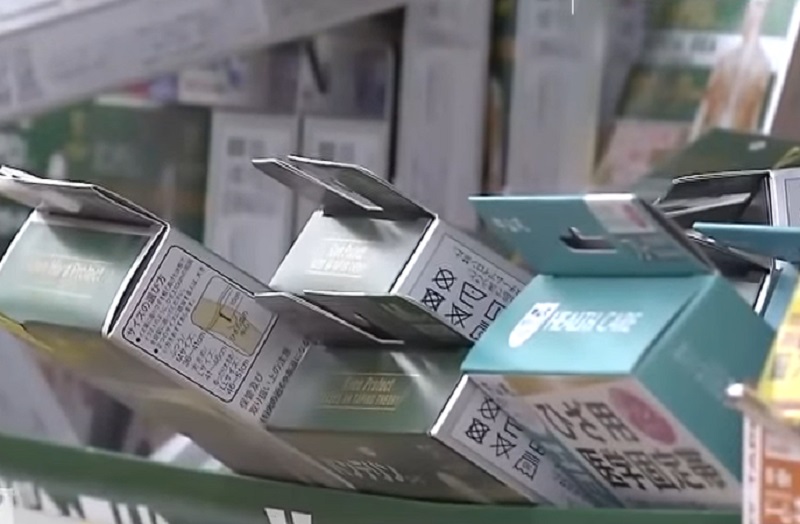 商店貨架貨品地震中歪倒。網上圖片