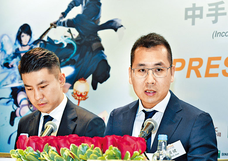 中手游大股東肖健(右)表示,會於市場增持不少於3000萬元股份。