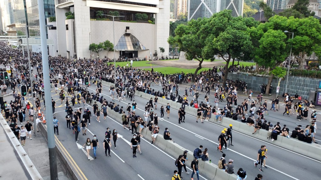 示威者佔據干諾道中 