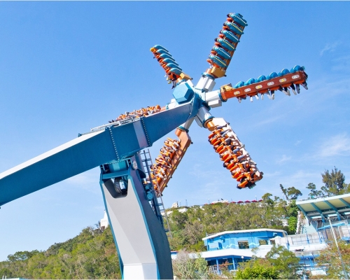 海洋公園機動遊戲故障,14名乘客被逼半空吊6分鐘。海洋公園圖片