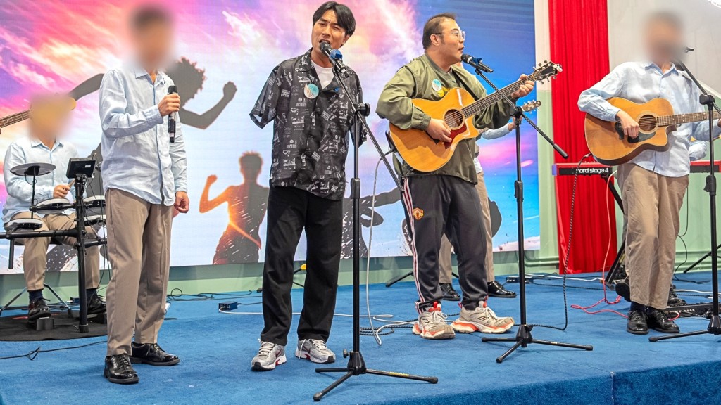 劉洋與李金凱聯同在囚青年樂隊合唱，為在囚青年的更生路注入無限的正能量與希望。