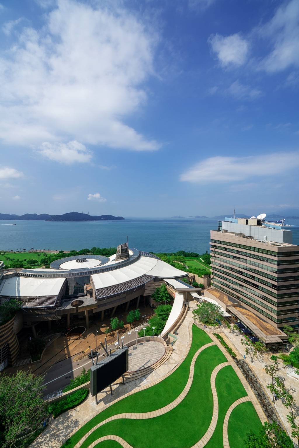 數碼港學院舉辦針對中學生的金融科技暑期計劃及人工智能網上訓練營,為中學生及早裝備。數碼港圖片