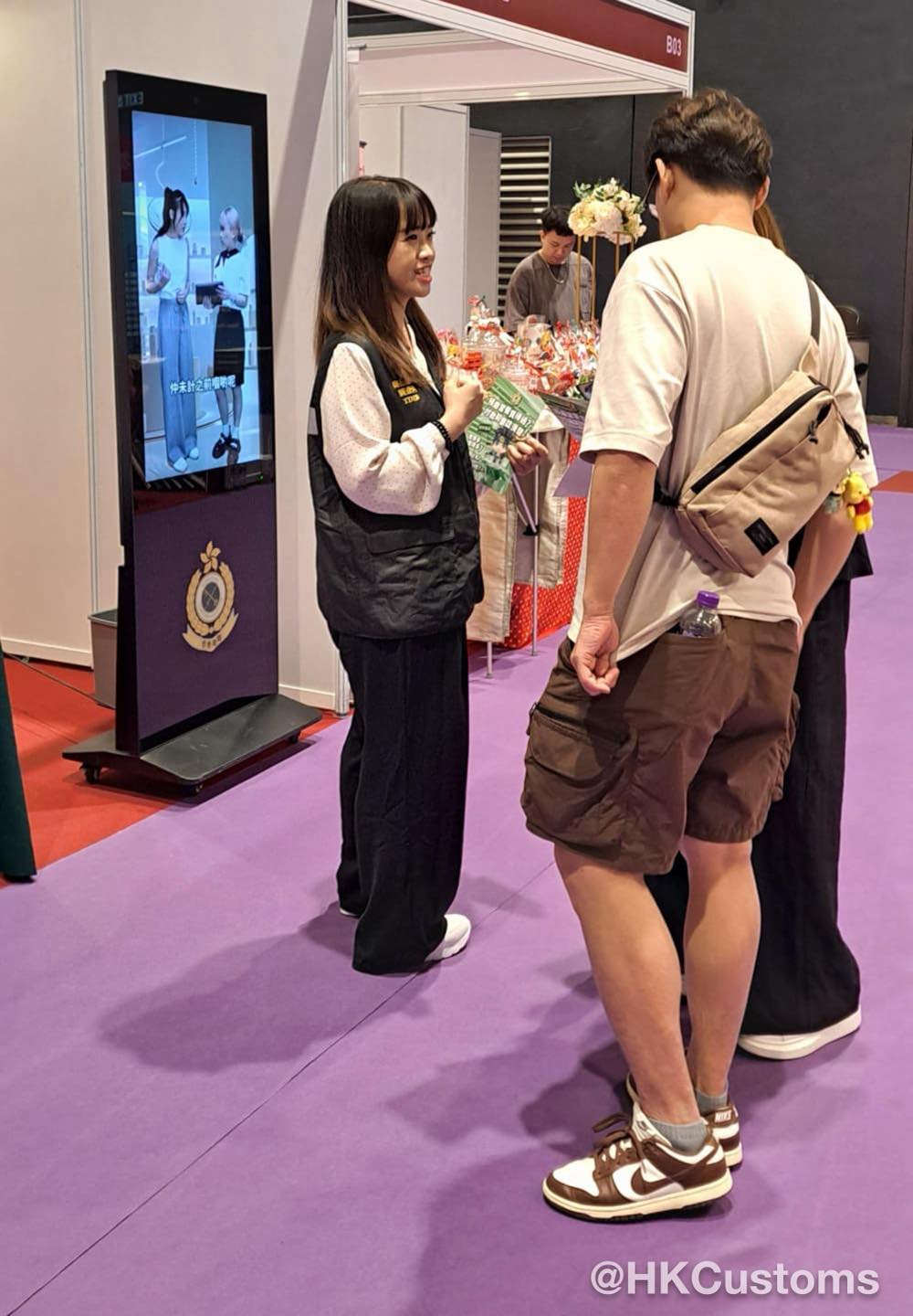 香港海關宣傳隊於8月8日至10日現身灣仔會展「第119屆香港結婚節暨秋日婚紗展」。 香港海關宣傳隊於8月8日至10日現身灣仔會展「第119屆香港結婚節暨秋日婚紗展」。