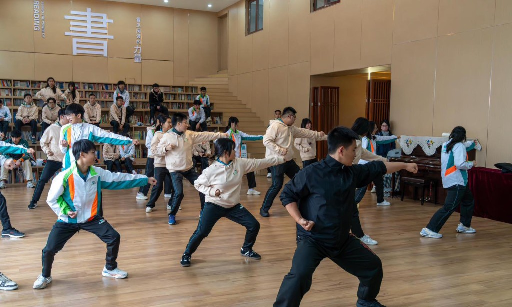 Customs YES會員參觀天津霍元甲文武學校及精武門·中華武林園,親身感受百年武術傳承。香港海關FB圖片 Customs YES會員參觀天津霍元甲文武學校及精武門·中華武林園,親身感受百年武術傳承。香港海關FB圖片
