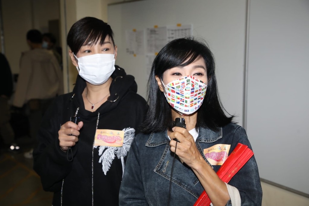 米雪和雪梨謂到公園練習空氣好、空間闊。