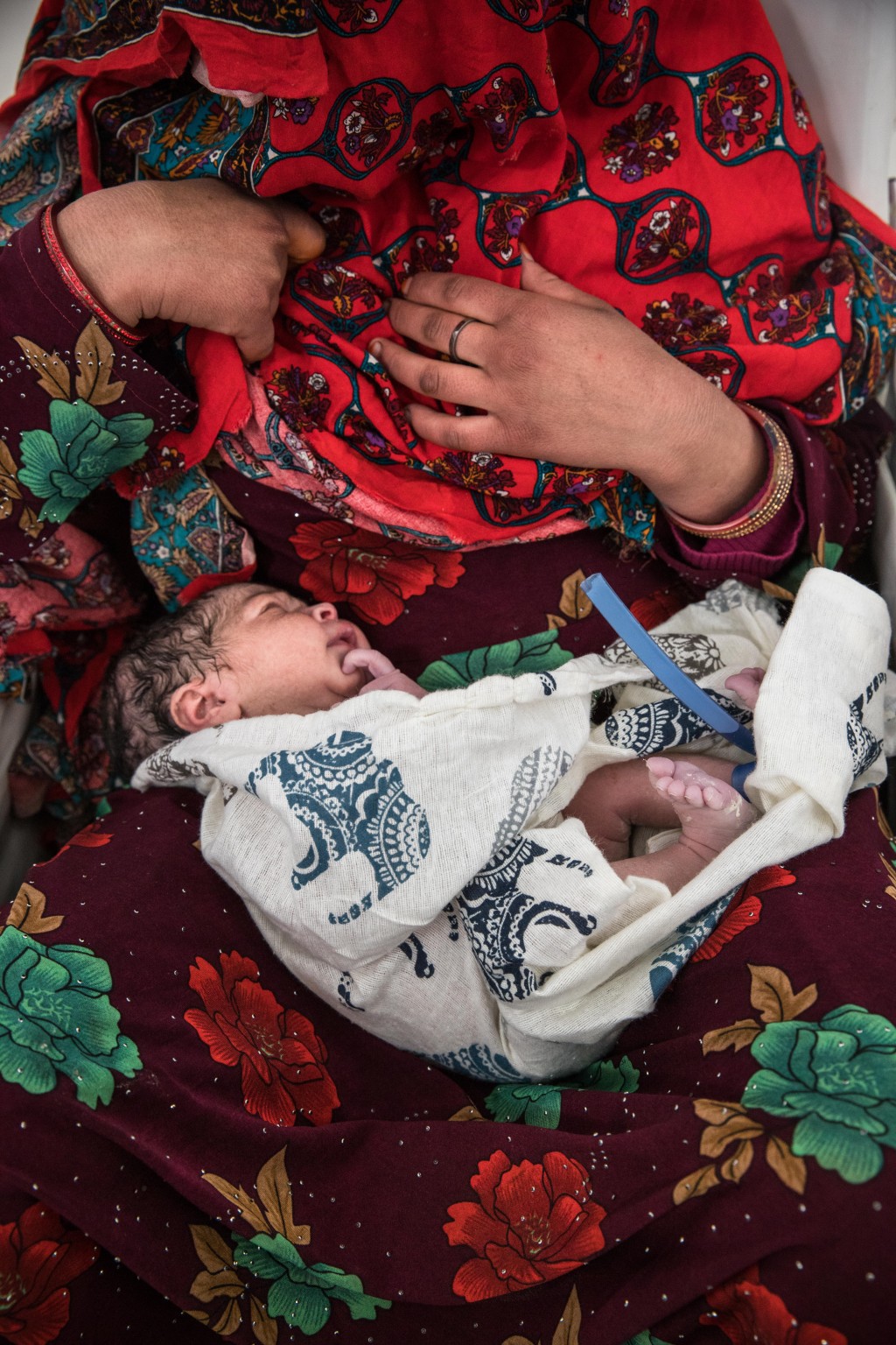 去年無國界醫生在阿富汗協助超過42,000名婦女分娩，當中有超過8,000人有妊娠併發症。© Oriane Zerah