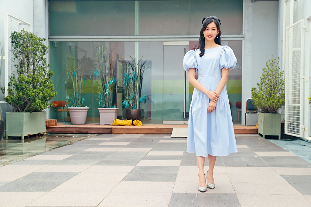 一向予人乖乖女形象的Rosita,劇中角色有很大反差。